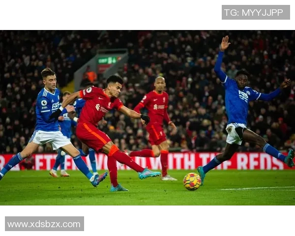 足球明星忠贞形象高清展示展现他们对足球的热爱与奉献精神